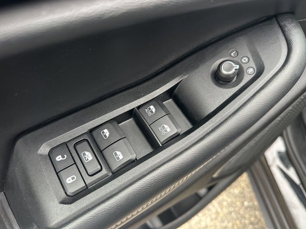 Used 2022 Jeep Grand Cherokee L Laredo image 16