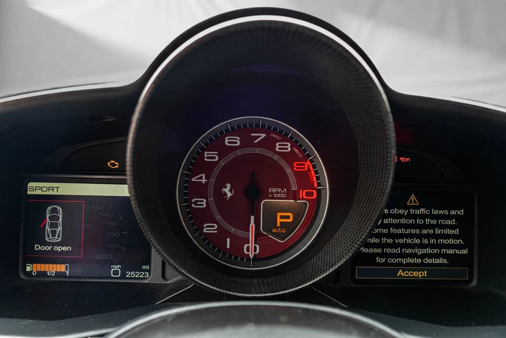 Used 2015 Ferrari 458 Italia Coupe RWD image 40
