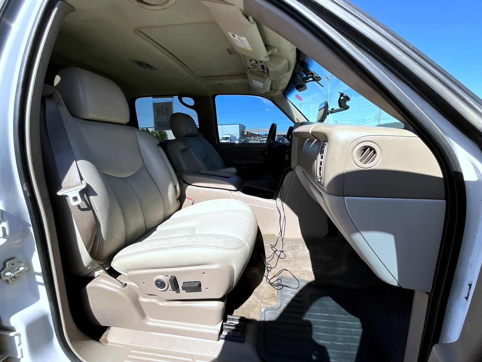 Used 2005 Chevrolet Avalanche Z71 w/ Sun And Sound Package AWD/4WD image 16