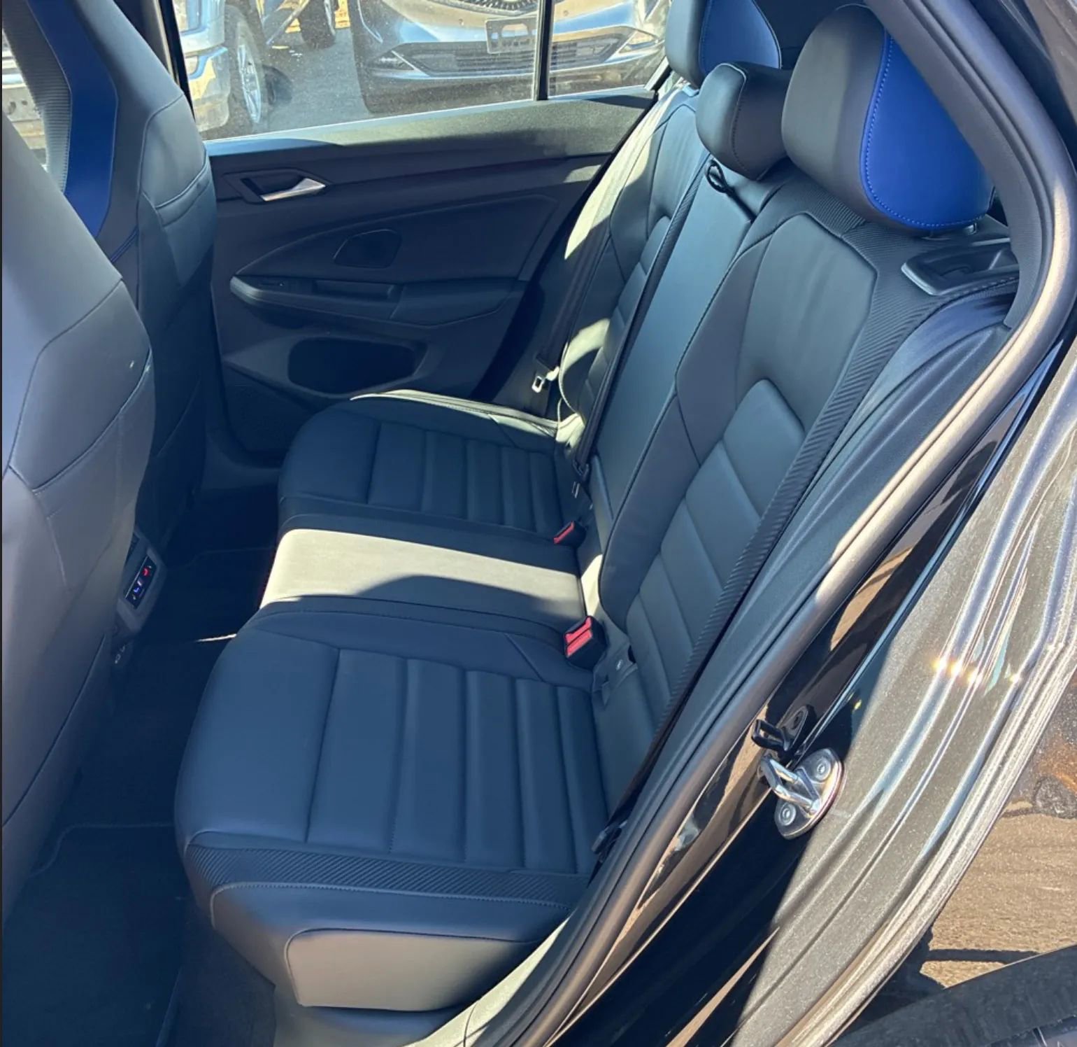 Used 2025 Volkswagen Golf R Black Edition image 9