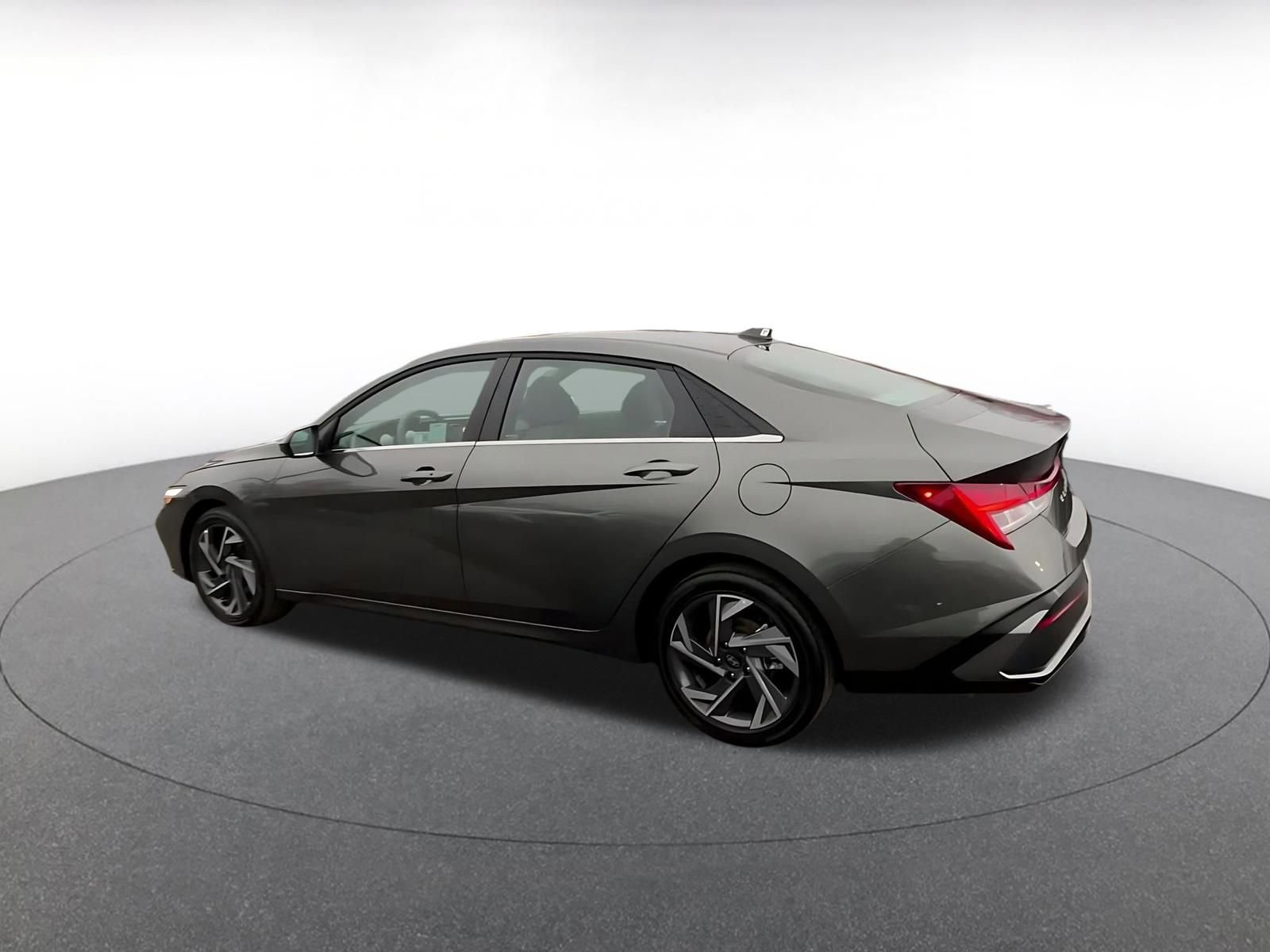 Used 2025 Hyundai Elantra SEL image 10