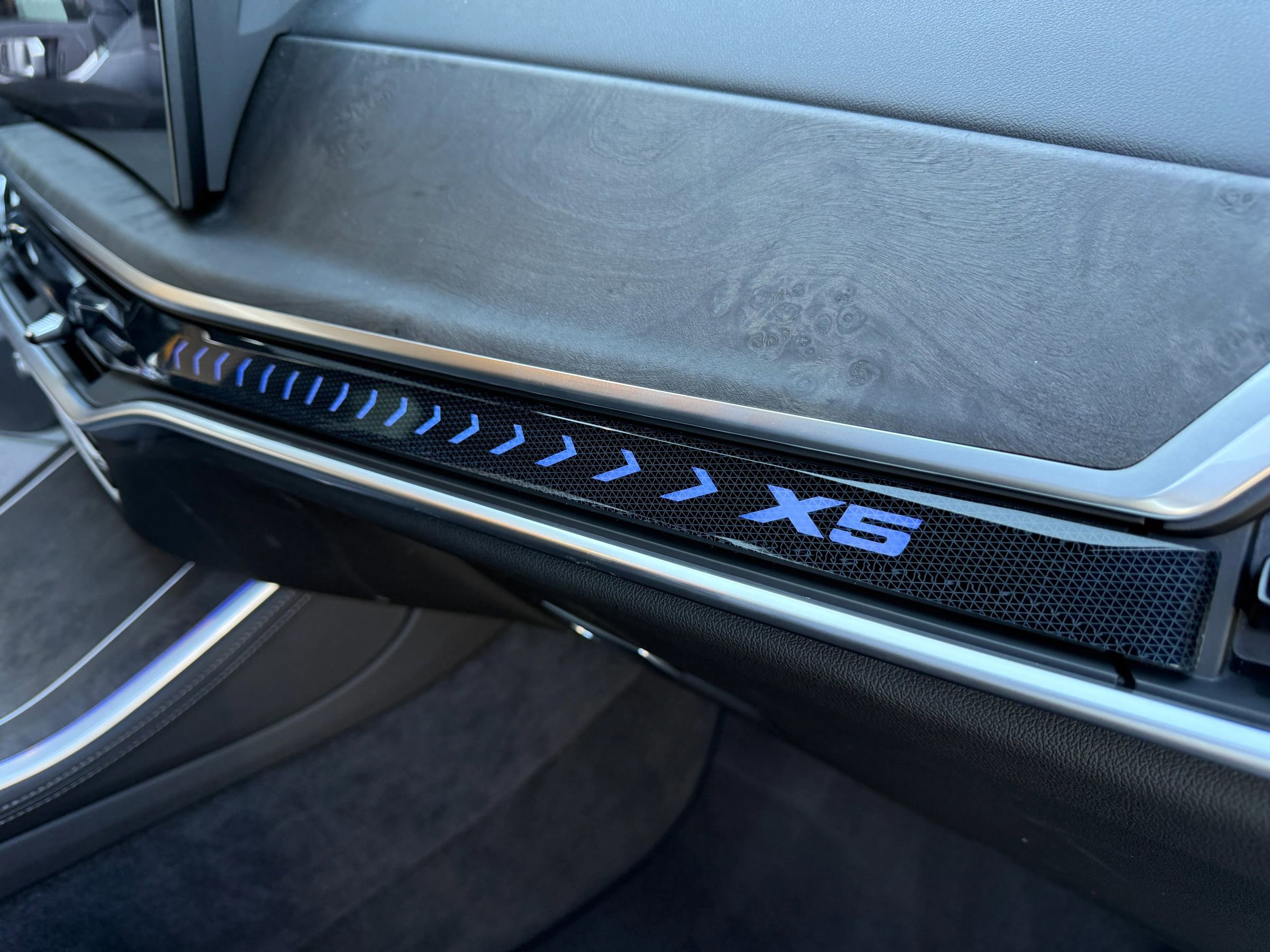 Used 2024 BMW X5 xDrive40i w/ M Sport Package image 30