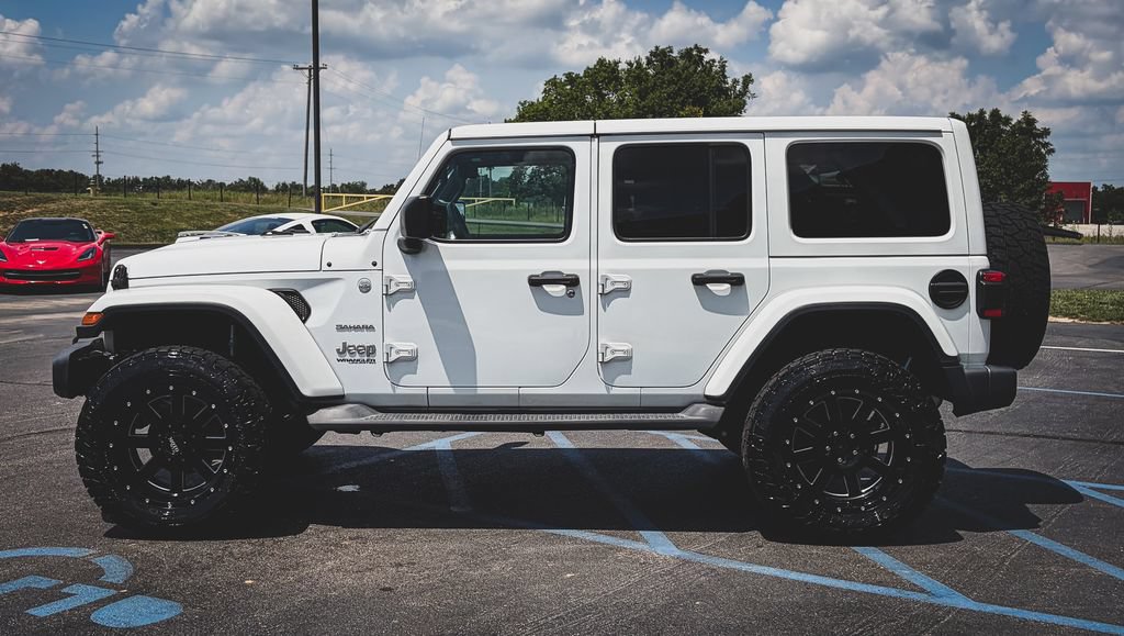 Used 2018 Jeep Wrangler Unlimited Sahara w/ Dual Top Group AWD/4WD image 16