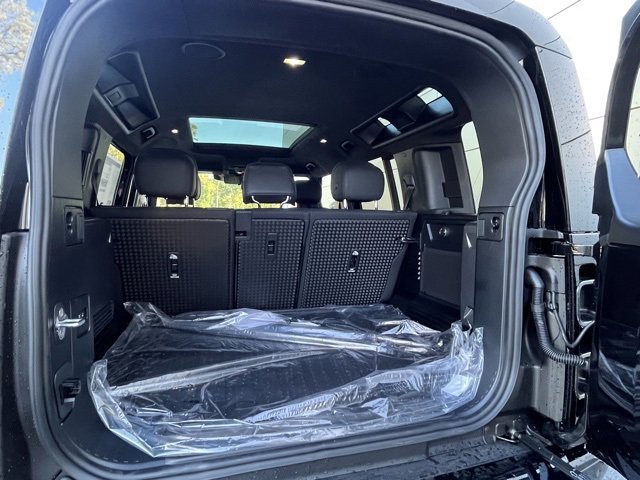 New 2025 Land Rover Defender 110 V8 image 19