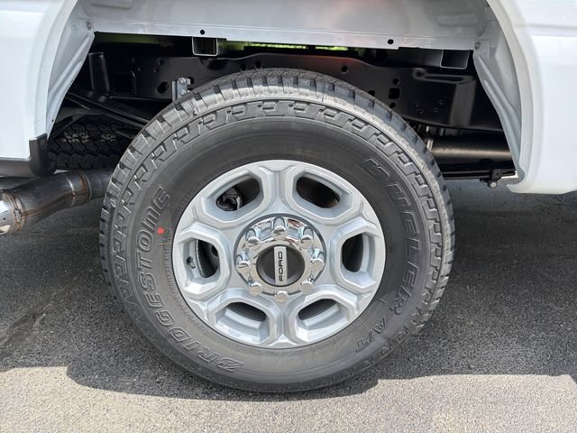 New 2026 Ford F250 XLT w/ FX4 Off-Road Package AWD/4WD image 17