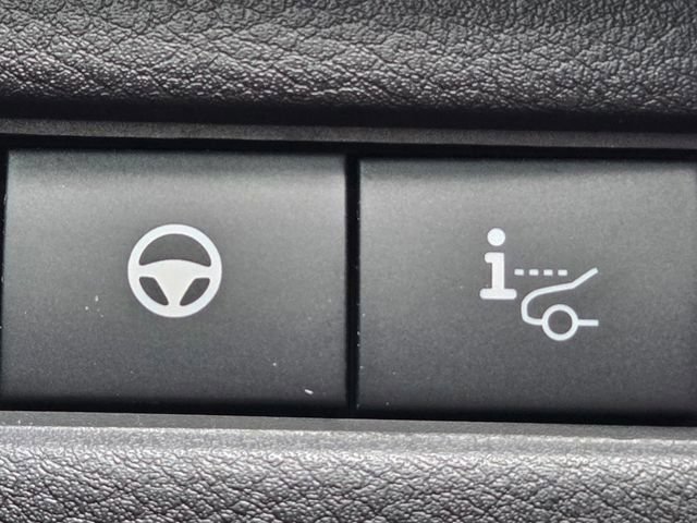 Used 2021 Nissan Rogue Platinum AWD/4WD image 16