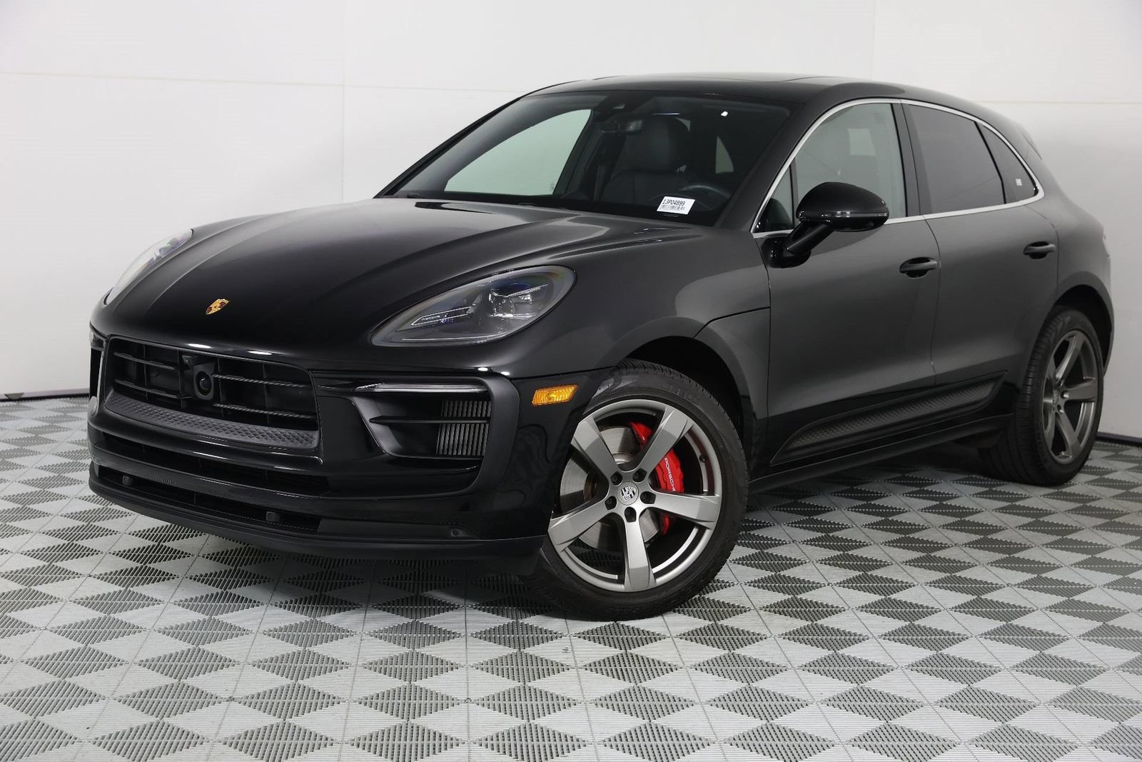 Certified 2023 Porsche Macan S AWD/4WD image 1