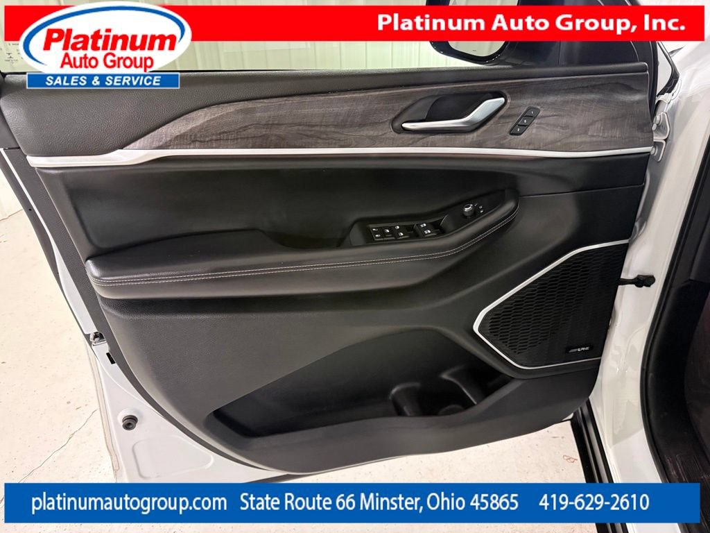 Used 2021 Jeep Grand Cherokee L Limited AWD/4WD image 26