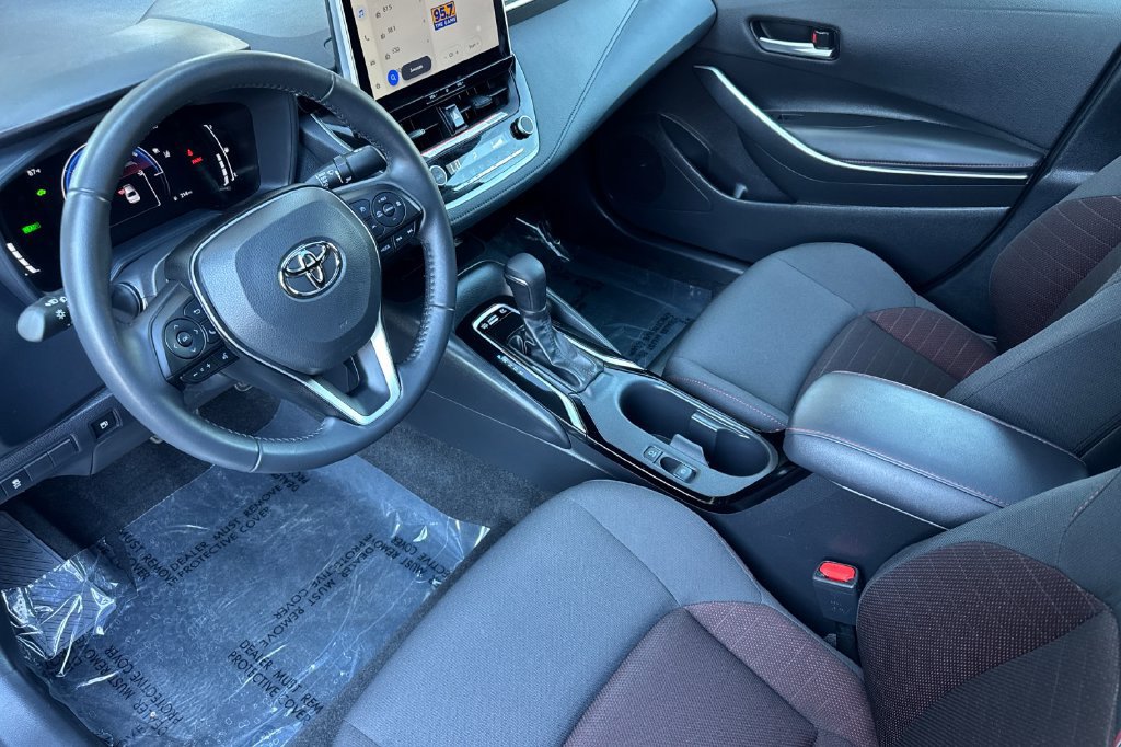 Certified 2025 Toyota Corolla SE w/ SE Premium Package FWD image 9