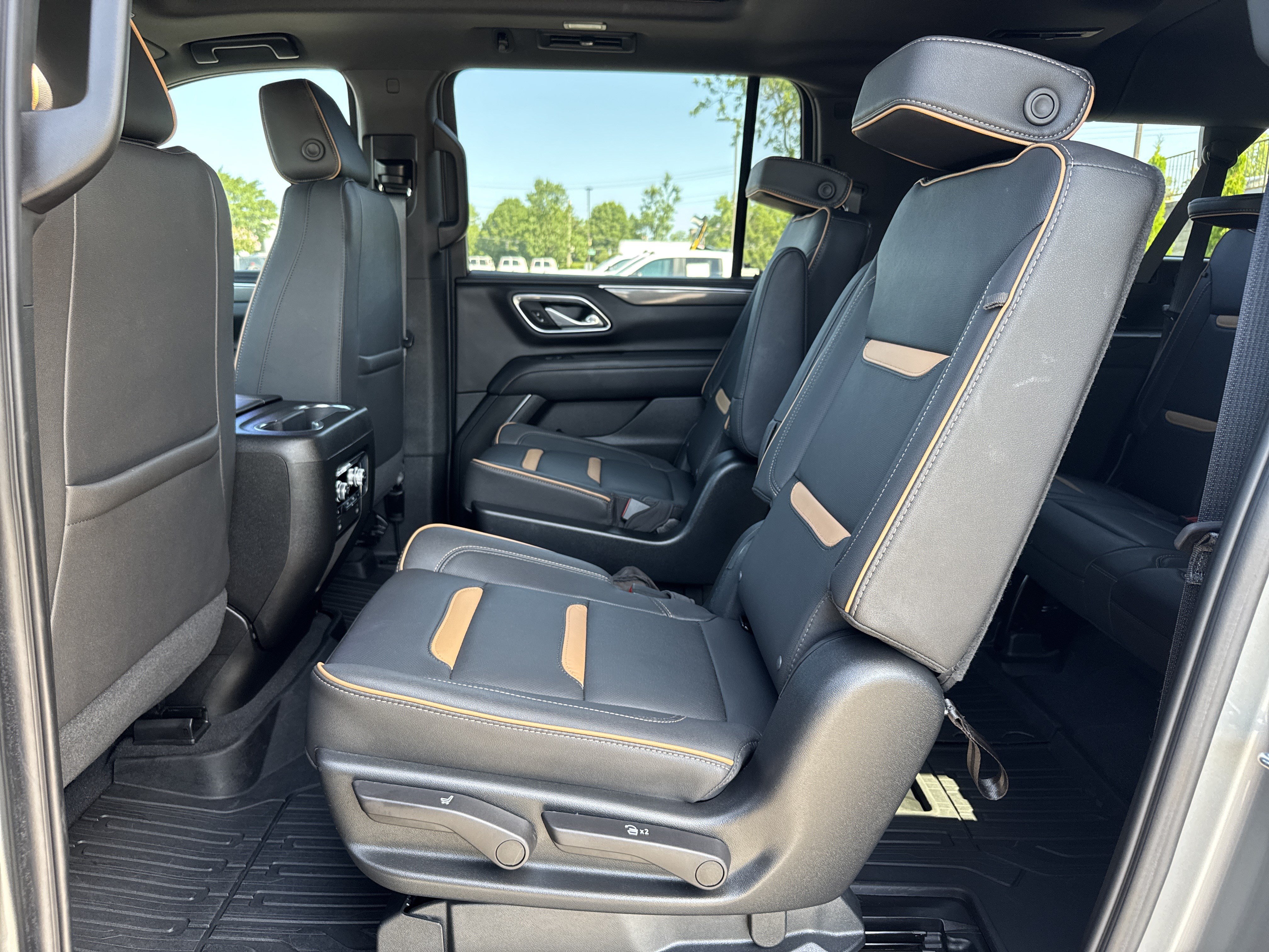 Used 2023 GMC Yukon XL AT4 w/ AT4 Premium Package AWD/4WD image 31