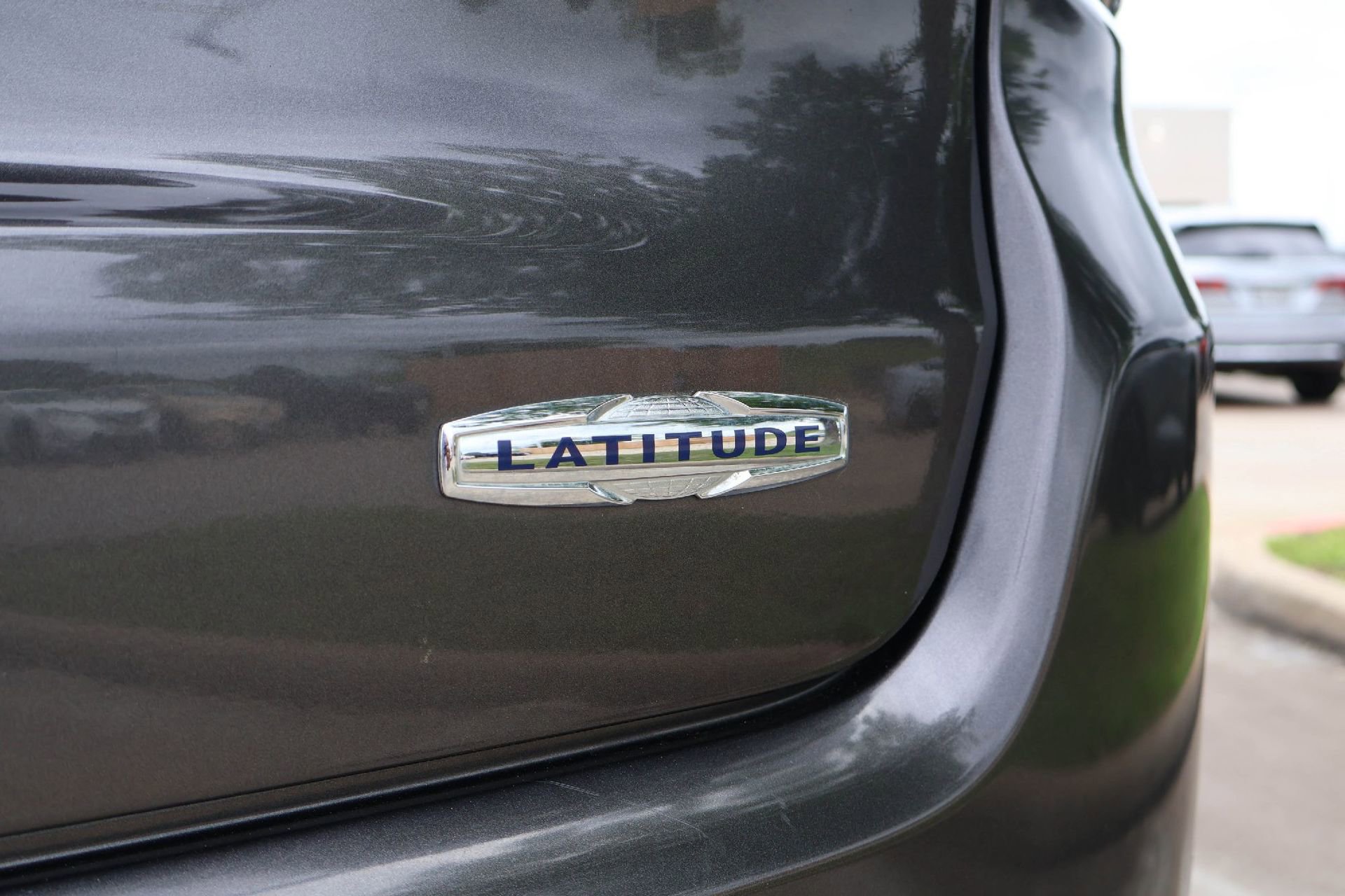 Used 2019 Jeep Compass Latitude FWD image 7