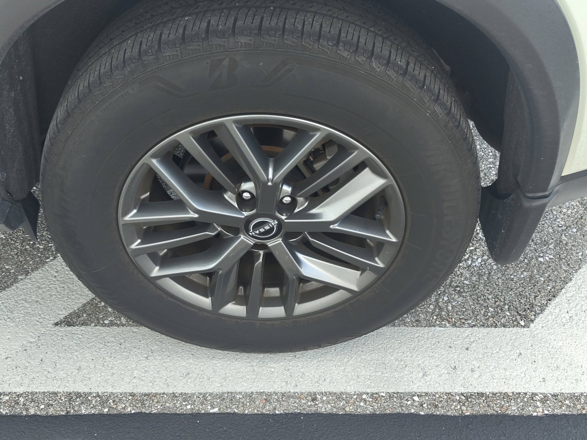 Used 2023 Nissan Rogue S FWD image 11