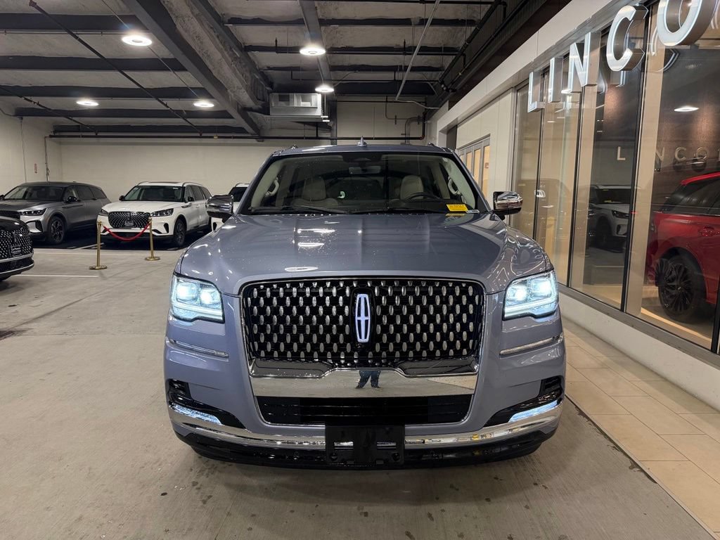 Used 2022 Lincoln Navigator L Black Label AWD/4WD image 2