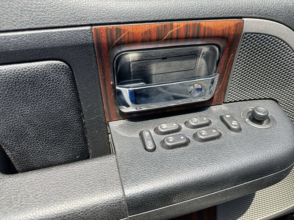 Used 2006 Lincoln Mark LT 4x4 image 21
