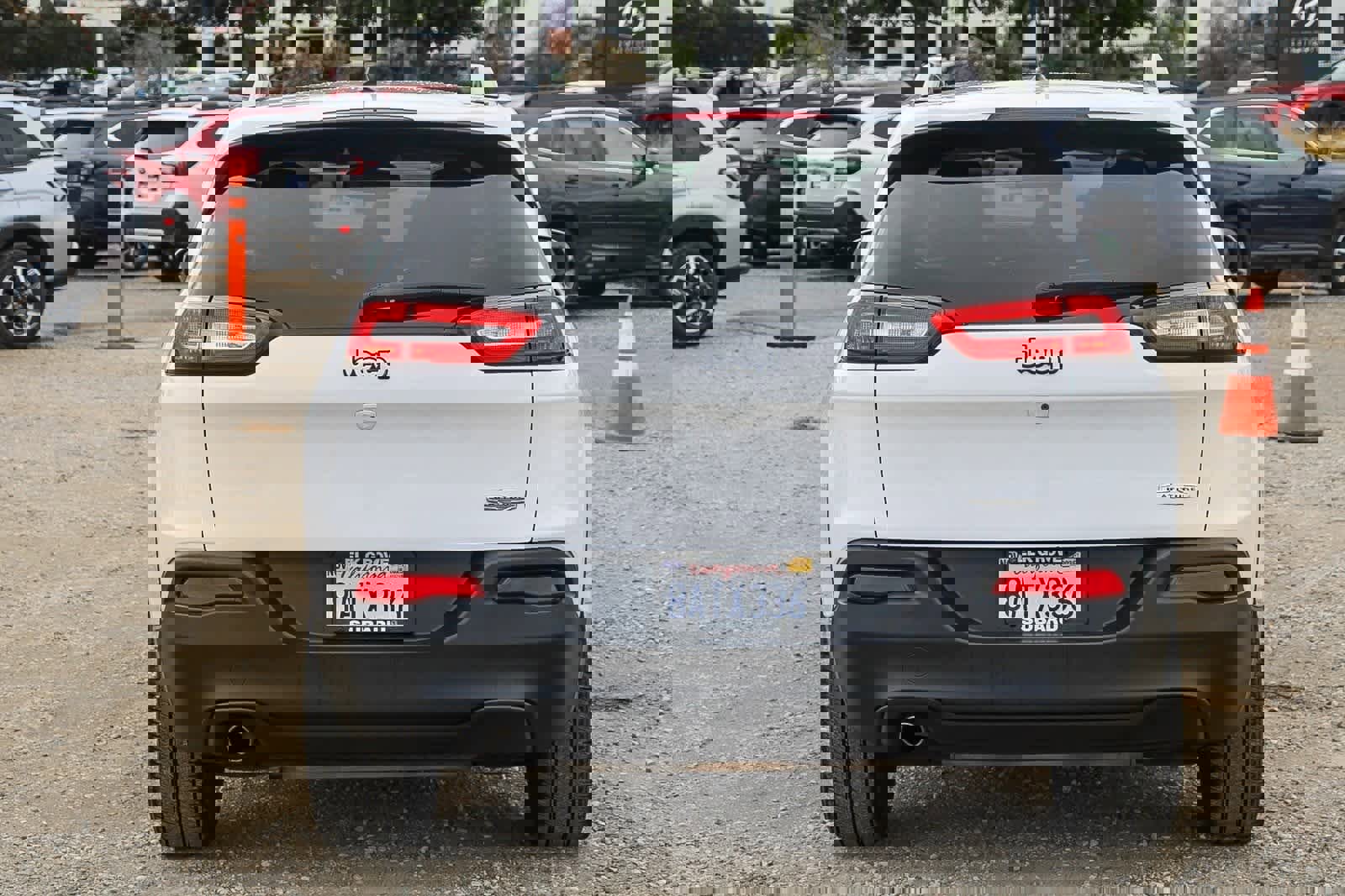 Used 2018 Jeep Cherokee Latitude image 3