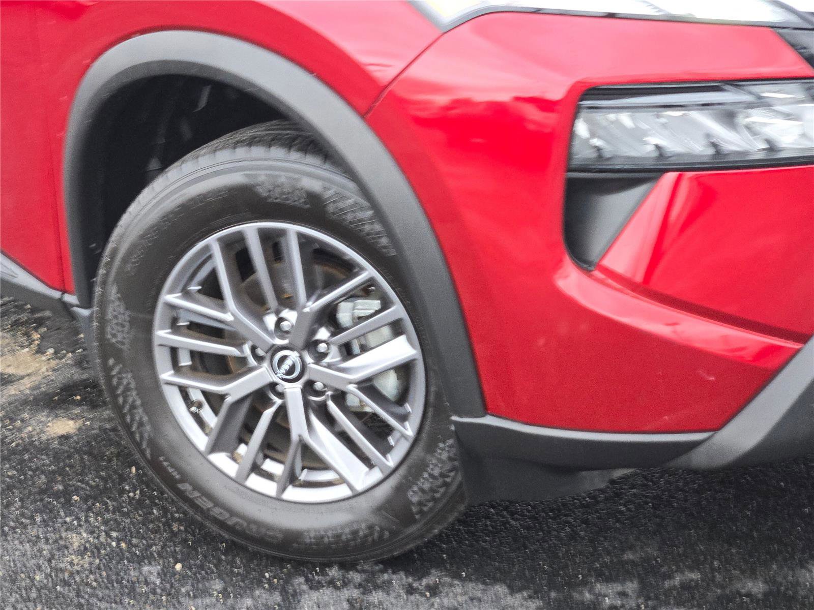 Used 2024 Nissan Rogue S image 3