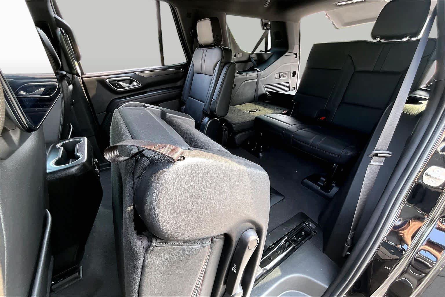 Used 2022 Chevrolet Tahoe RST w/ Luxury Package AWD/4WD image 20