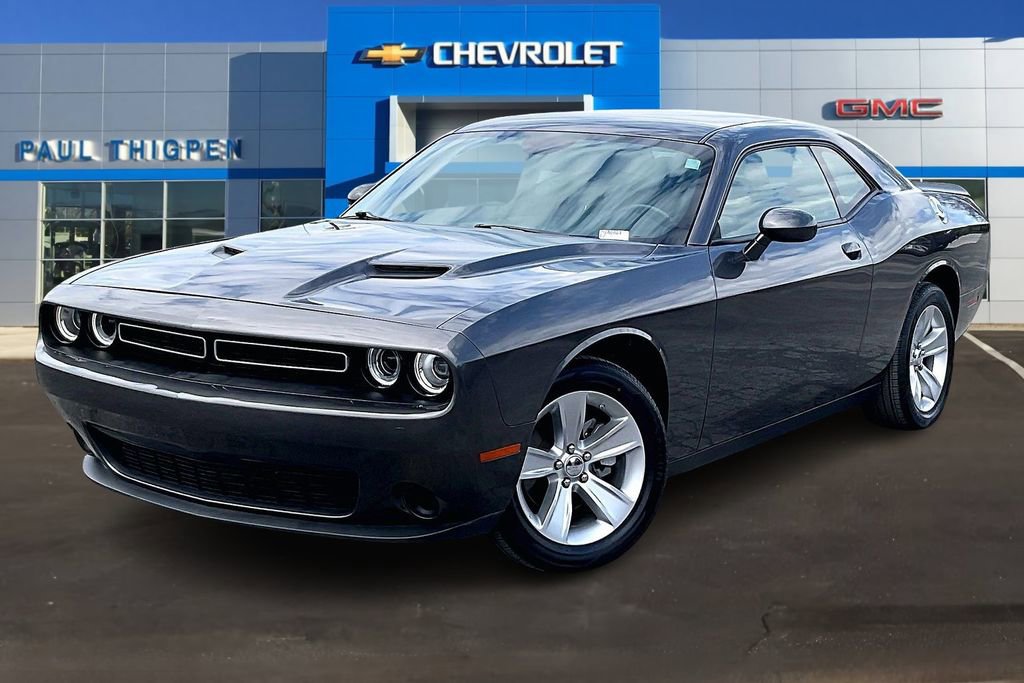 Used 2023 Dodge Challenger SXT image 3