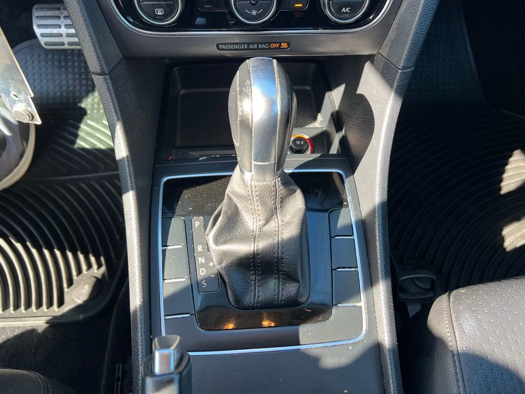 Used 2017 Volkswagen Passat 1.8T R-Line image 33