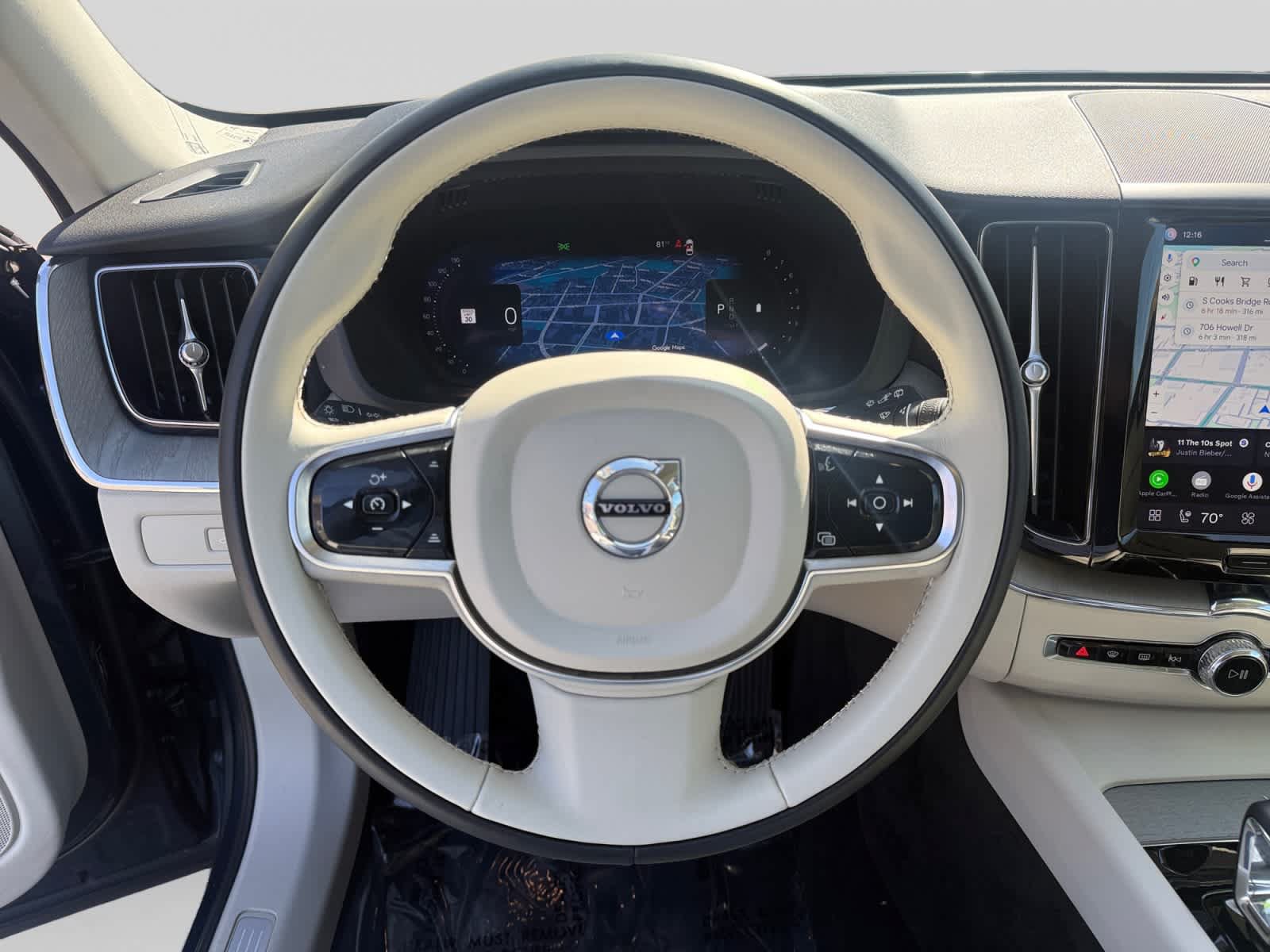 Used 2024 Volvo XC60 B5 Plus w/ Climate Package AWD/4WD image 11