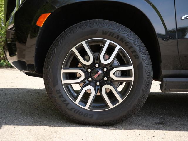 Used 2024 GMC Yukon AT4 w/ AT4 Premium Plus Package AWD/4WD image 9