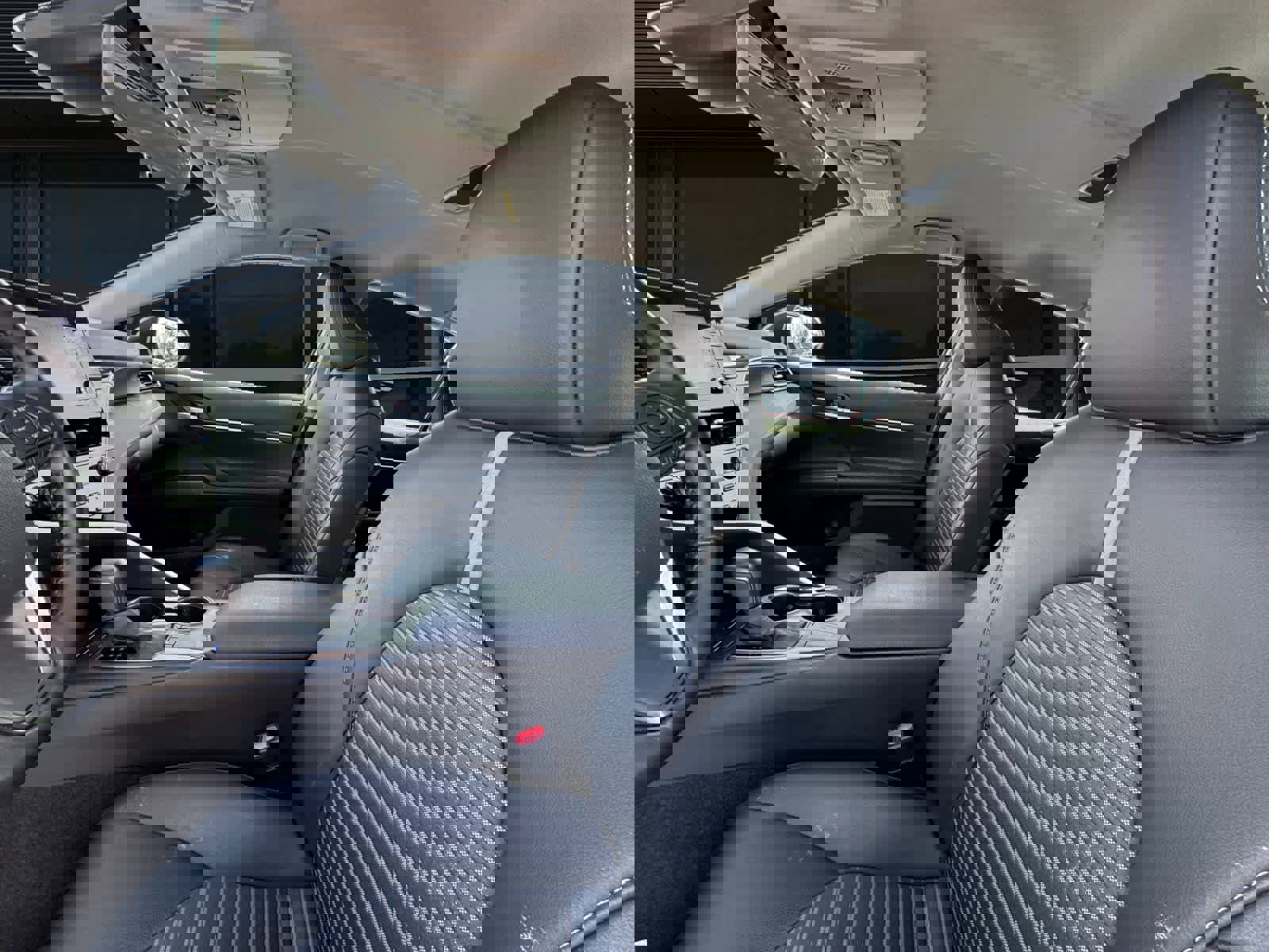 Used 2024 Toyota Camry SE image 2