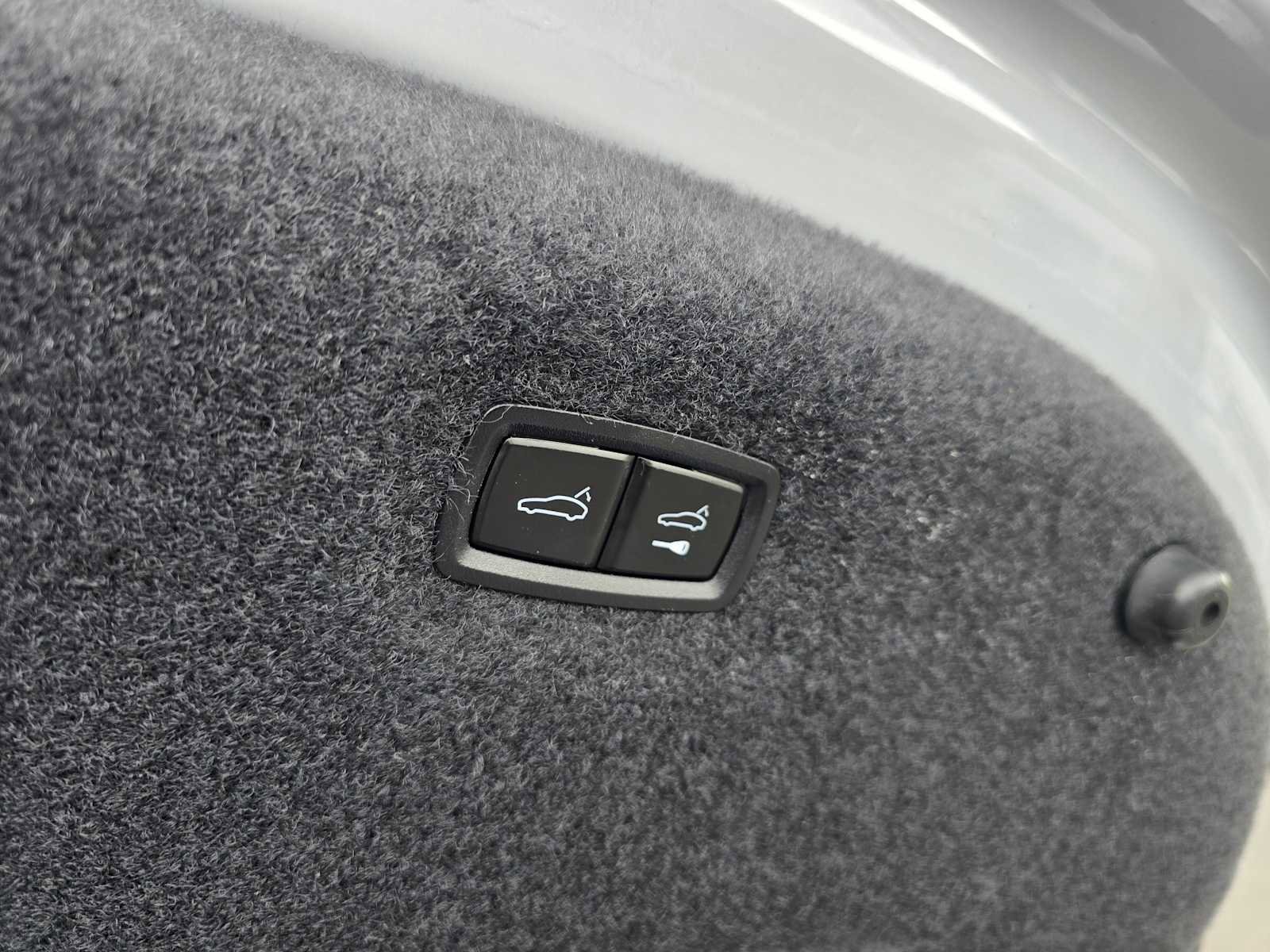 Used 2021 Porsche Taycan 4S w/ Premium Package AWD/4WD image 16
