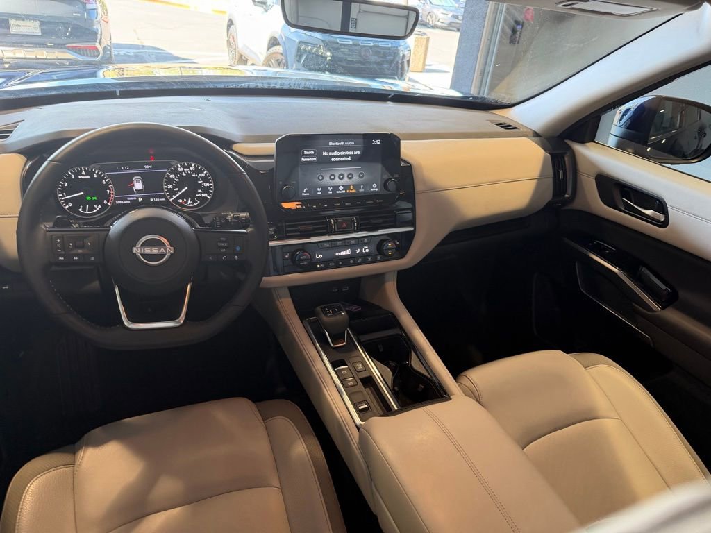 Used 2025 Nissan Pathfinder SL image 10