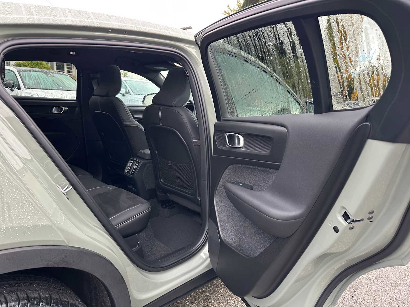 Certified 2023 Volvo C40 P8 Recharge Ultimate image 12