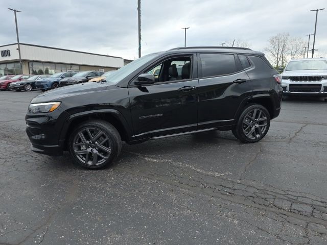 Used 2025 Jeep Compass Limited w/ High Altitude Package AWD/4WD image 3