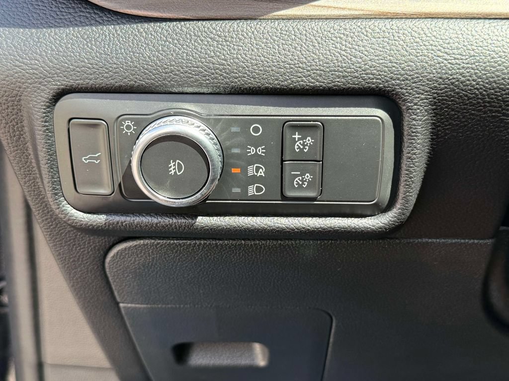 Used 2021 Ford Explorer Limited w/ Equipment Group 301A AWD/4WD image 31