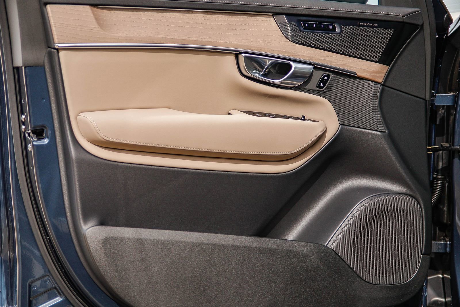 New 2026 Volvo XC90 T8 Ultra w/ Protection Package Premier image 21
