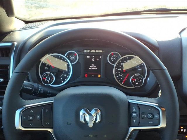 New 2026 RAM 1500 4x4 Crew Cab image 11