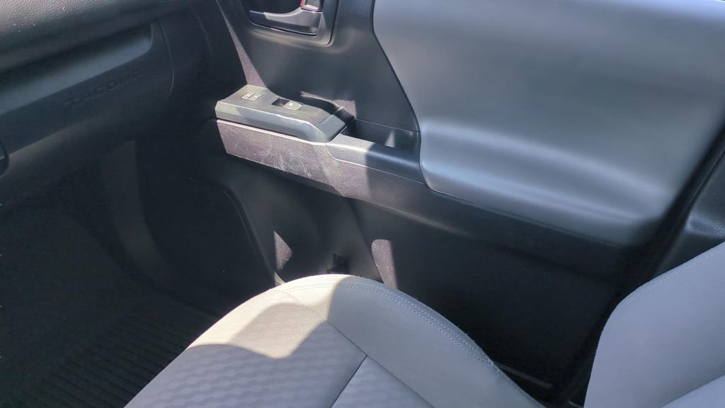 Used 2019 Toyota Tacoma SR5 RWD image 12