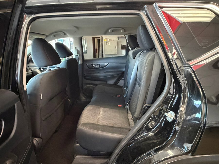 Used 2018 Nissan Rogue S image 25