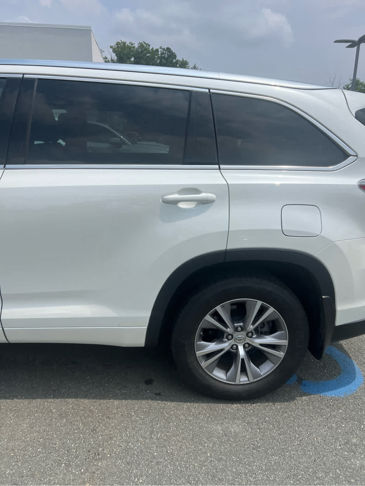 Used 2015 Toyota Highlander XLE AWD/4WD image 12