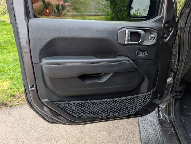Used 2019 Jeep Wrangler Unlimited Sahara AWD/4WD image 30