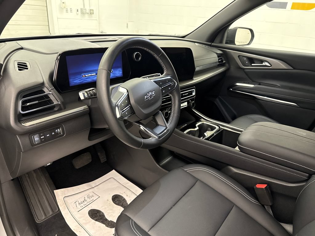 Used 2026 Chevrolet Traverse LT w/ Midnight/Sport Edition AWD/4WD image 9