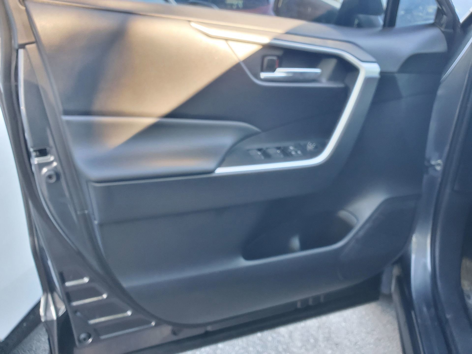 Used 2022 Toyota RAV4 XLE image 14