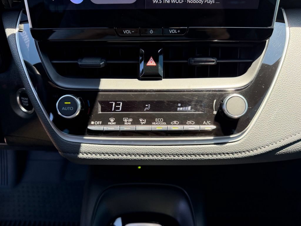 Used 2025 Toyota Corolla SE w/ SE Premium Package FWD image 23