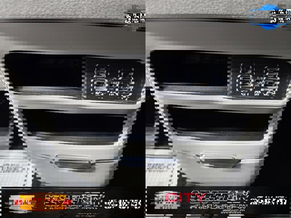 Used 2024 Chrysler Pacifica Touring-L image 23