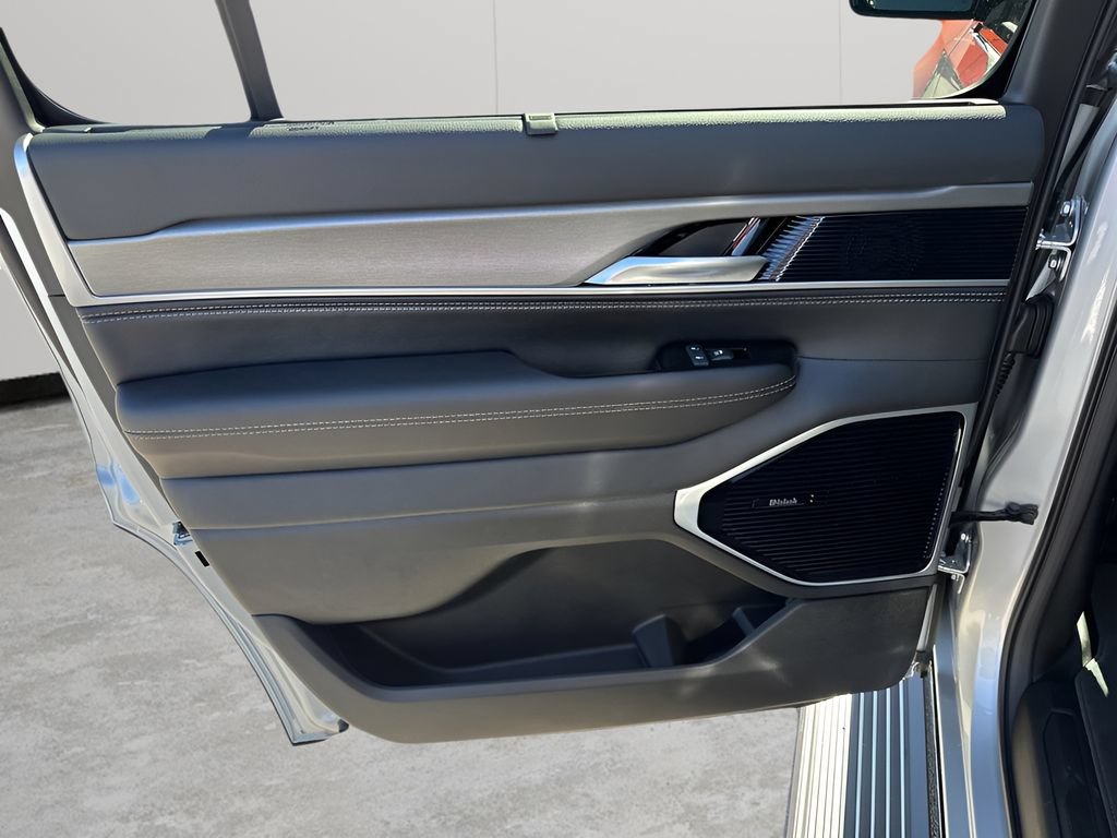 New 2026 Jeep Grand Wagoneer Limited AWD/4WD image 18