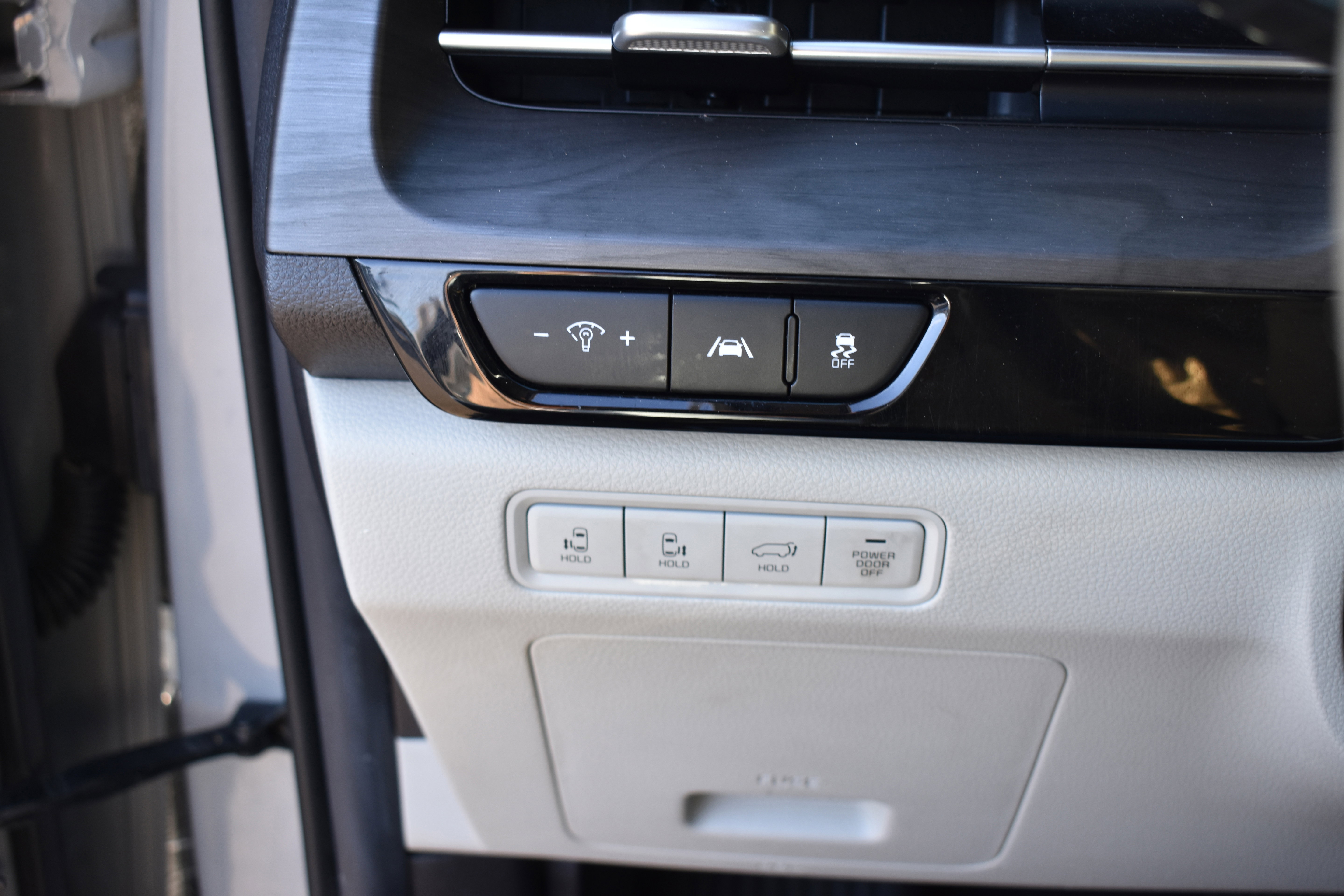 Used 2022 Kia Carnival SX image 16