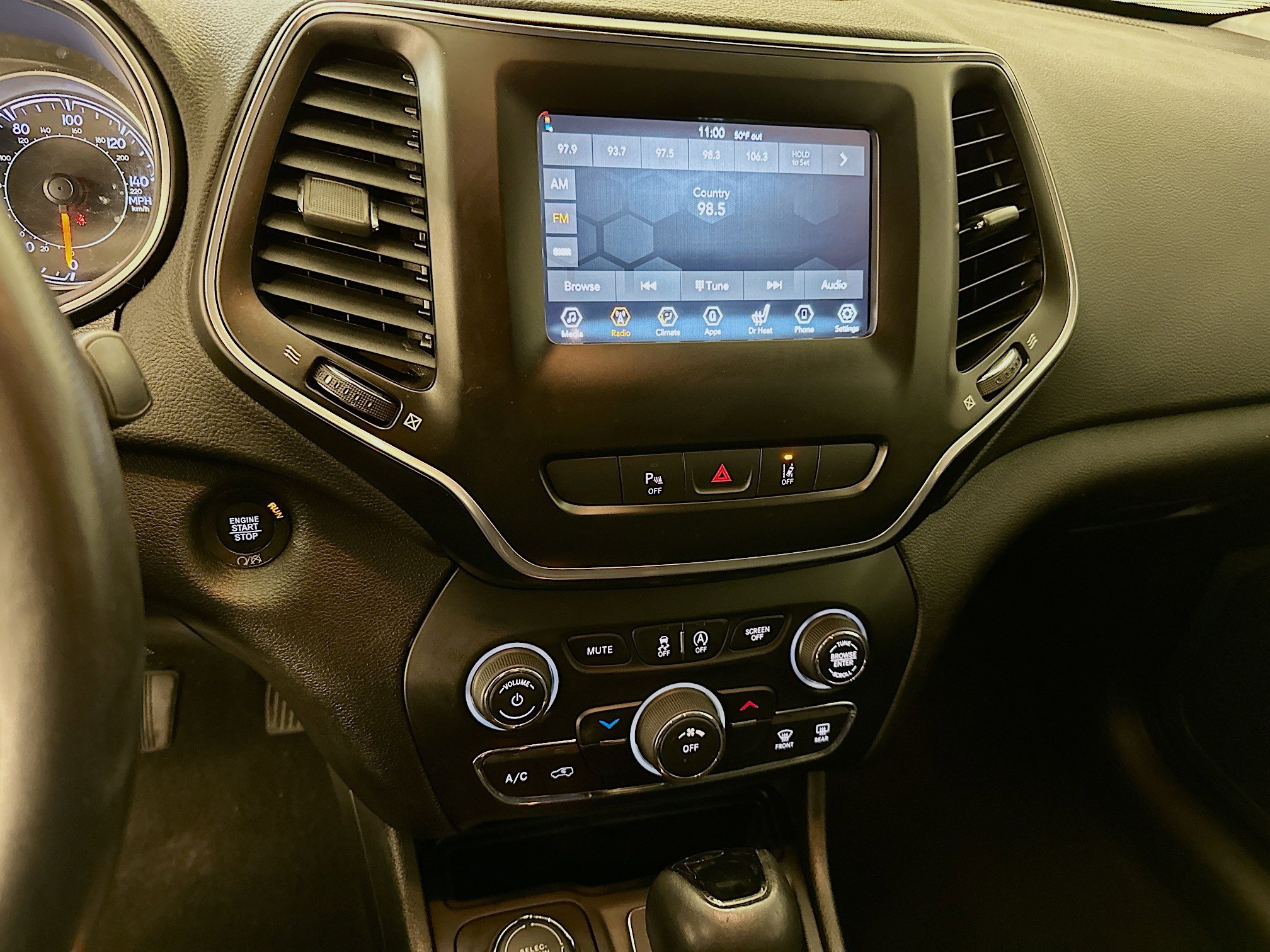 Used 2021 Jeep Cherokee Latitude Plus image 25