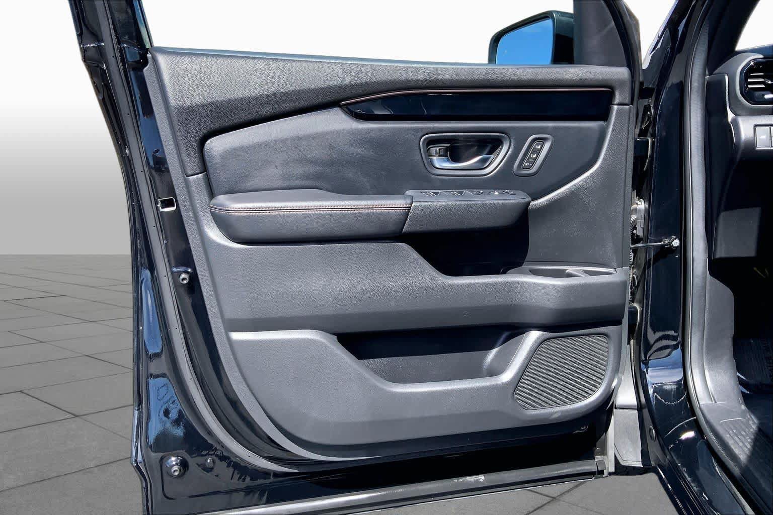 Used 2025 Honda Pilot TrailSport image 25
