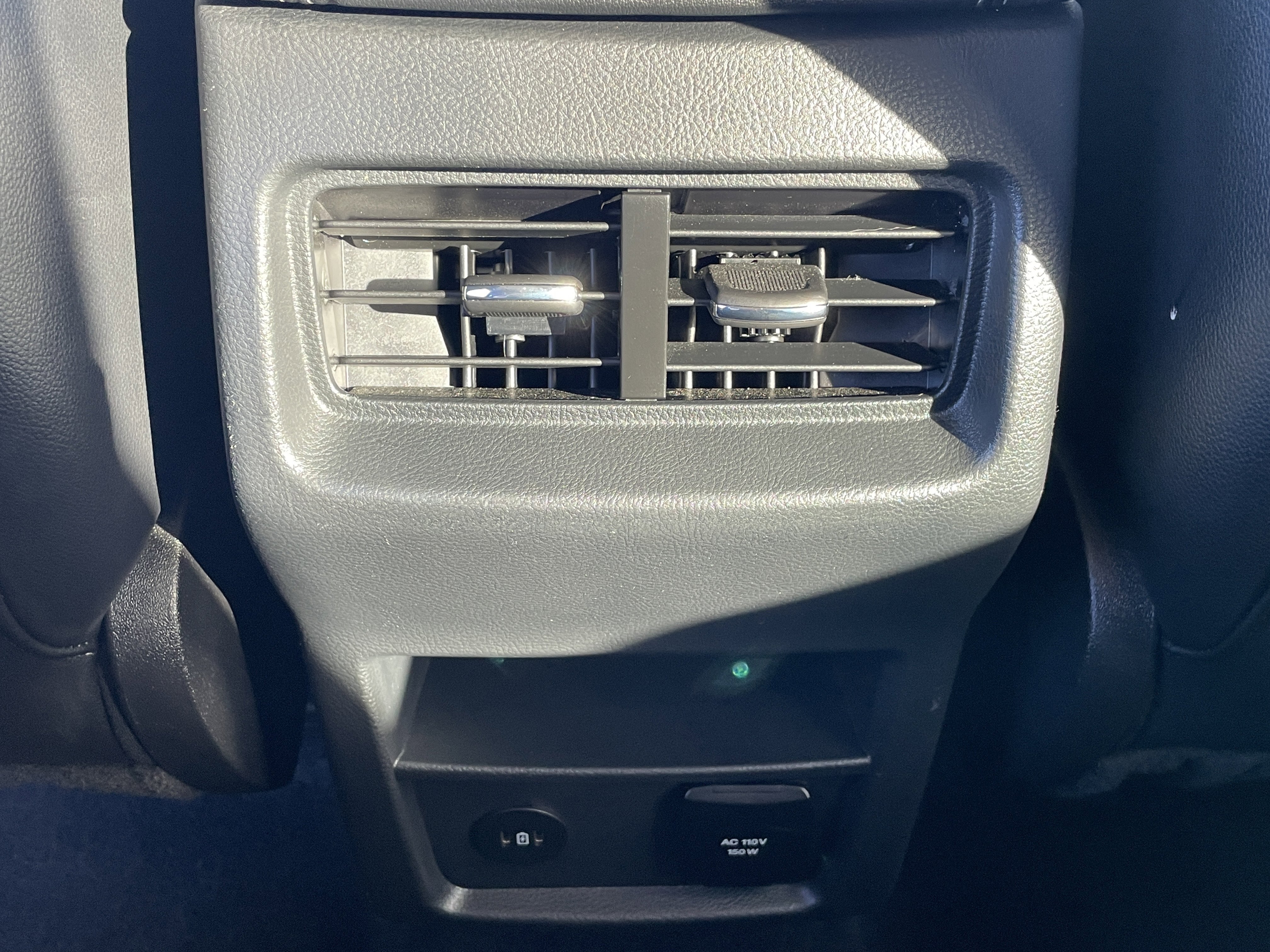 Used 2024 Ford Edge Titanium image 17