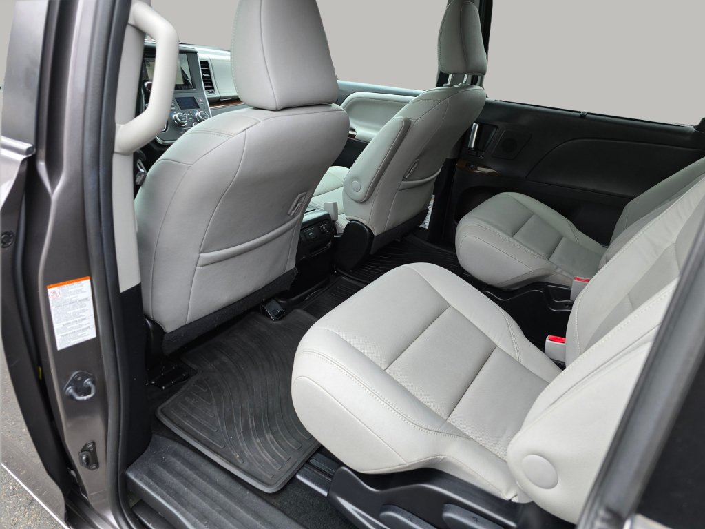 Used 2015 Toyota Sienna Limited Premium AWD/4WD image 29