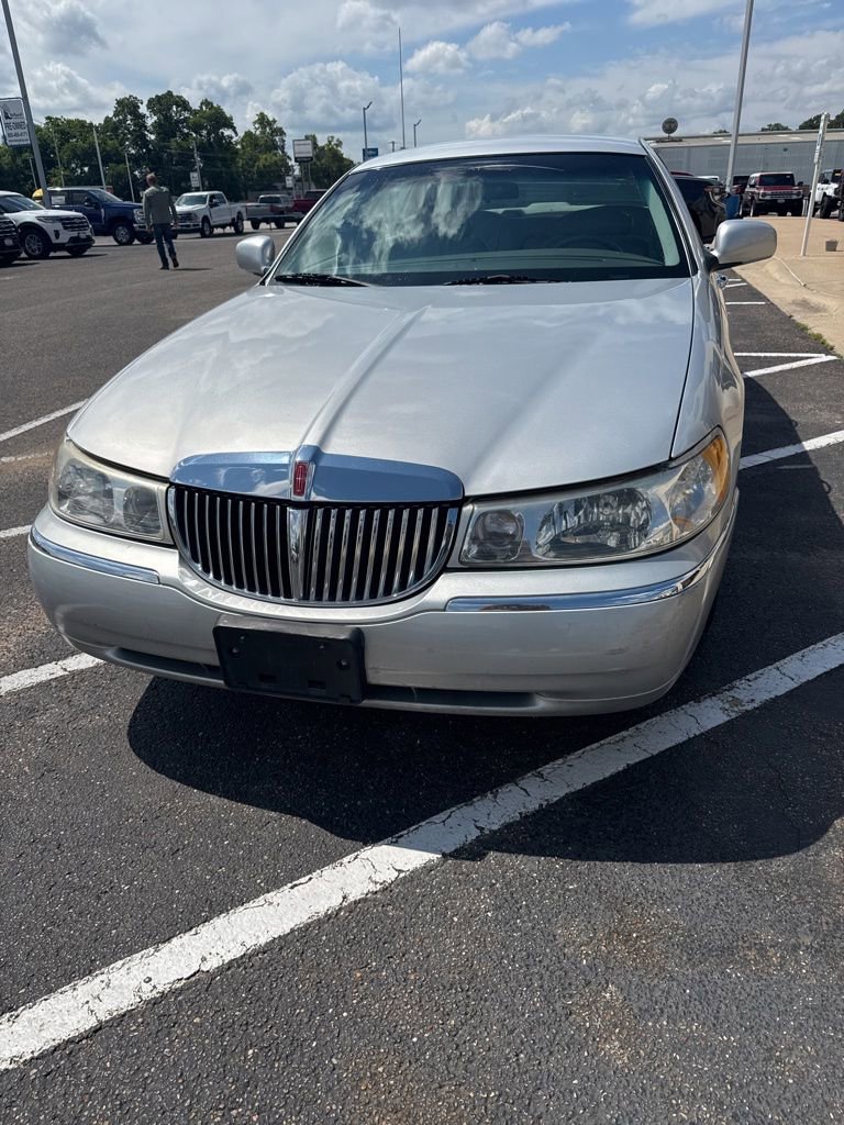 Used 1999 Lincoln Town Car Executive RWD image 9
