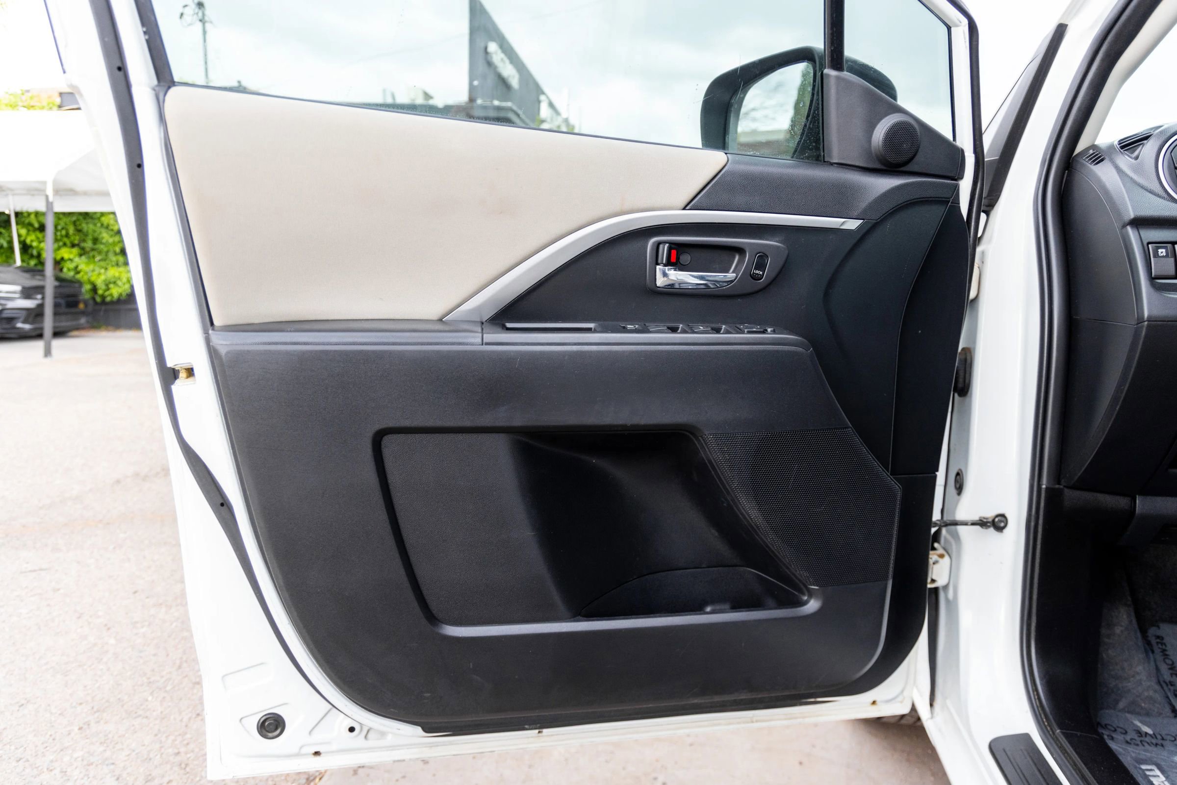 Used 2012 MAZDA MAZDA5 Sport image 10