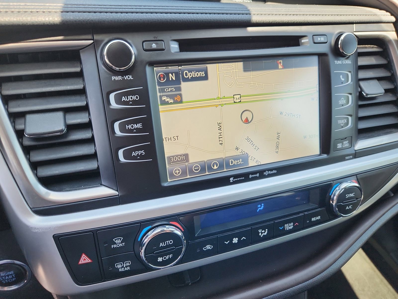 Used 2017 Toyota Highlander XLE w/ Carpet Mat Package image 24